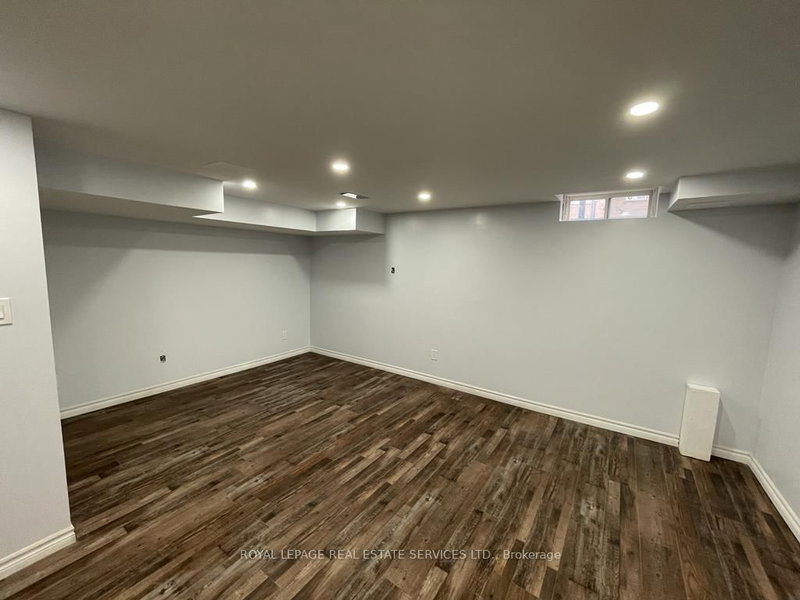 90 Niagara Tr, Halton Hills, L7G 0A8 | Image 3