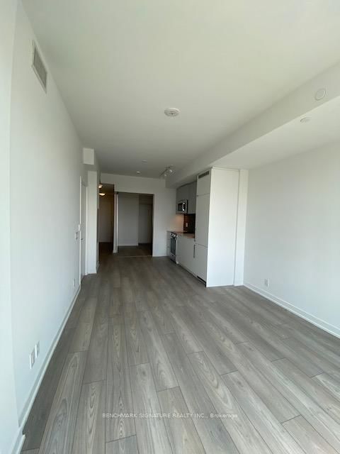 613 - 285 Dufferin Street