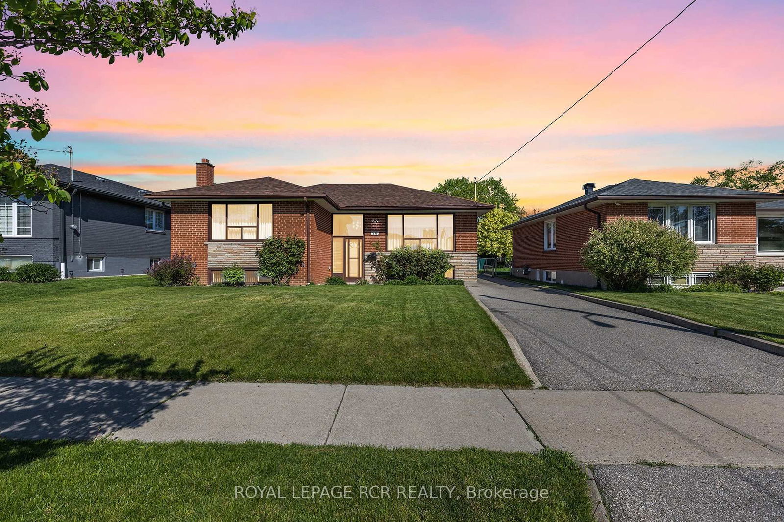 Detached House for sale at 26 Ludstone Drive, Toronto, Willowridge-Martingrove-Richview, M9R 2H9 - MLS: W12164412