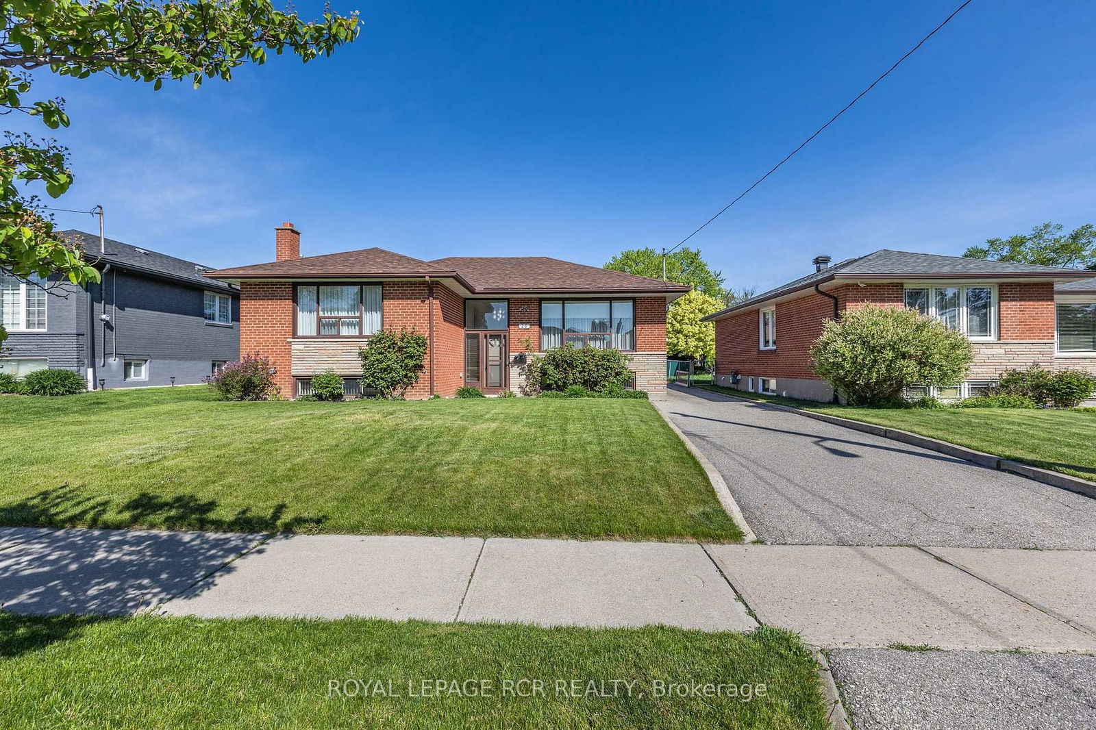 Detached House for sale at 26 Ludstone Drive, Toronto, Willowridge-Martingrove-Richview, M9R 2H9 - MLS: W12164412