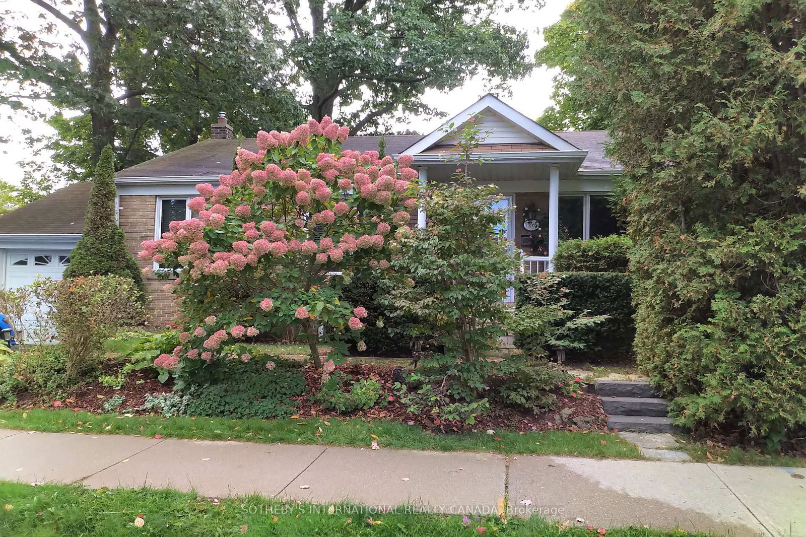 Detached House for sale at 1226 Crossfield Bend, Mississauga, Mineola, L5G 3P2 - MLS: W12164510