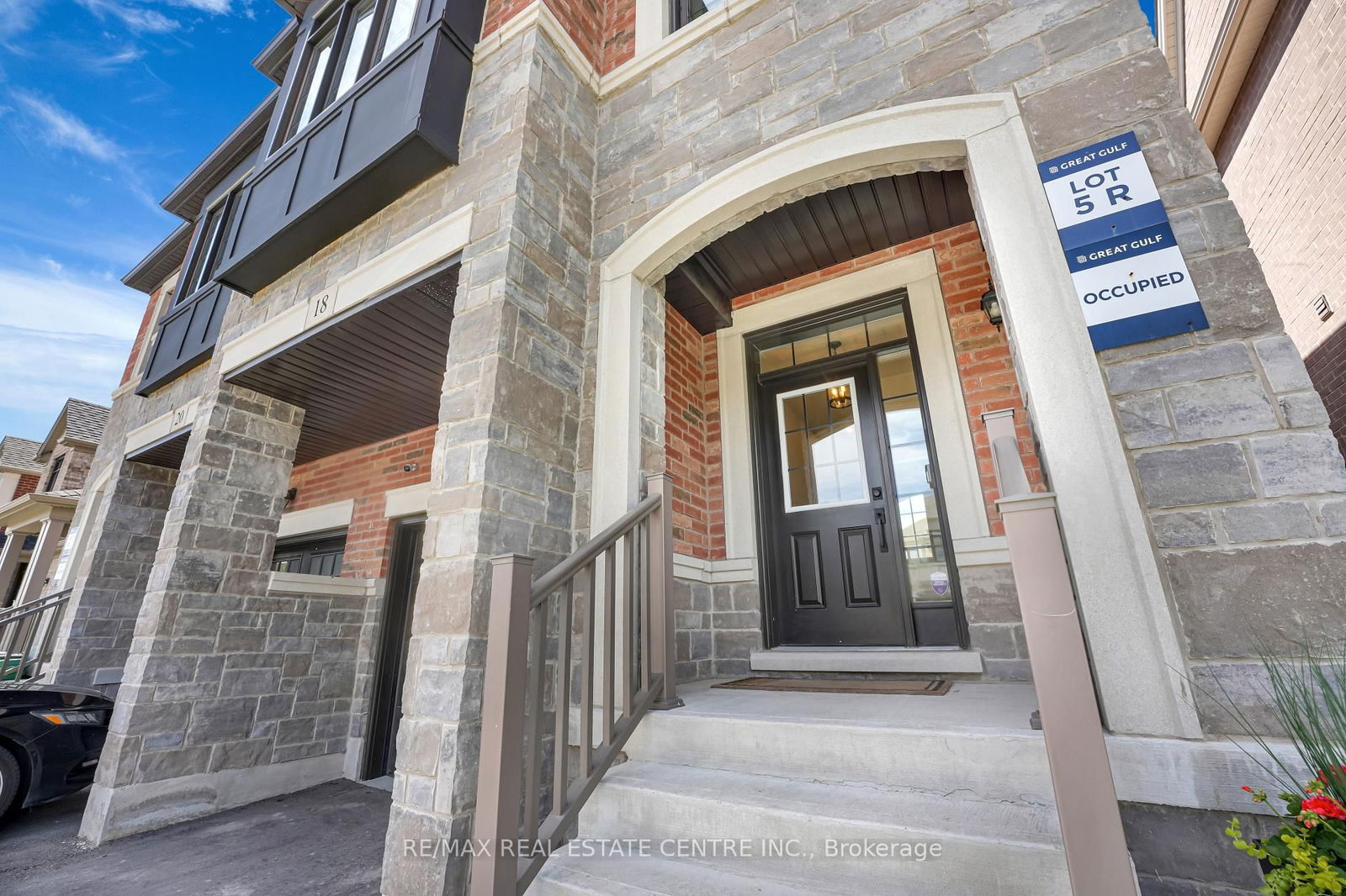 Semi-Detached House for sale at 18 Quinton Ridge, Brampton, Bram West, L6Y 6J4 - MLS: W12164512