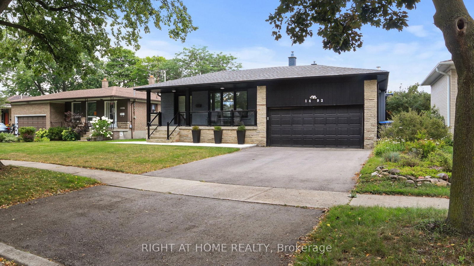 Detached House for sale at 1492 Agnew Road, Mississauga, Clarkson, L5J 3G9 - MLS: W12164604