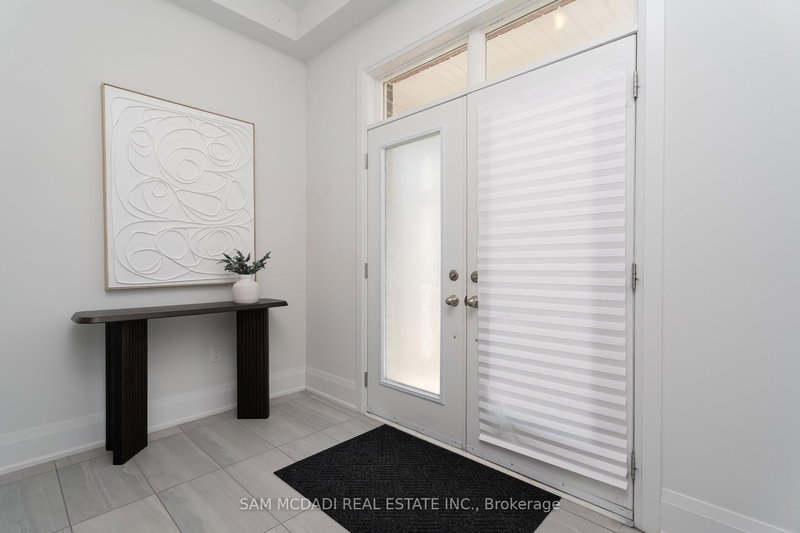 1949 Barbertown Rd, Mississauga, L5M 2G9 | Image 2