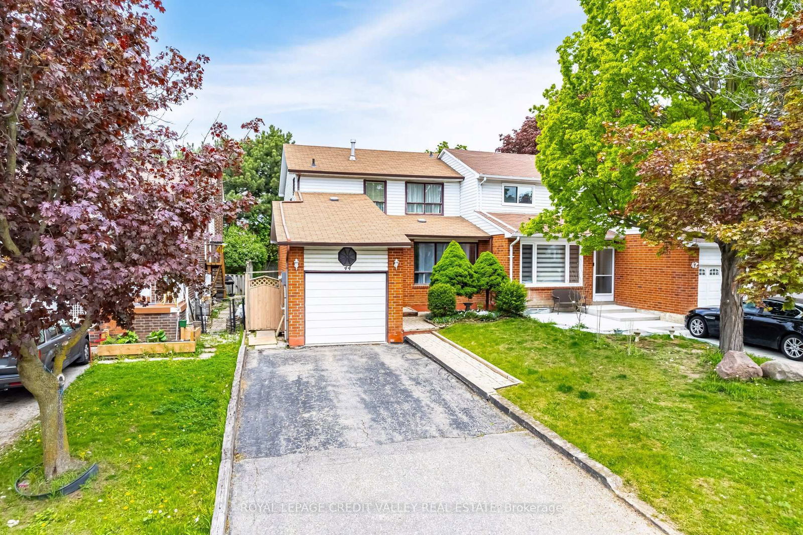 Semi-Detached House for sale at 44 Courtleigh Square, Brampton, Heart Lake East, L6Z 1J3 - MLS: W12164851