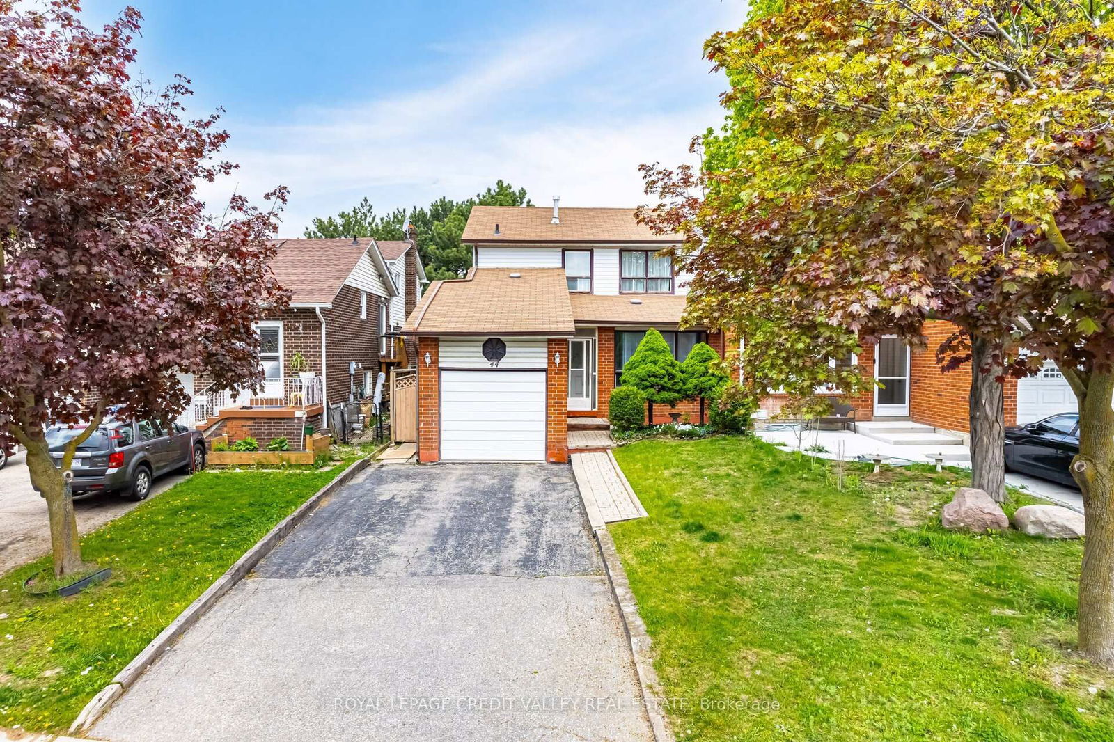 Semi-Detached House for sale at 44 Courtleigh Square, Brampton, Heart Lake East, L6Z 1J3 - MLS: W12164851