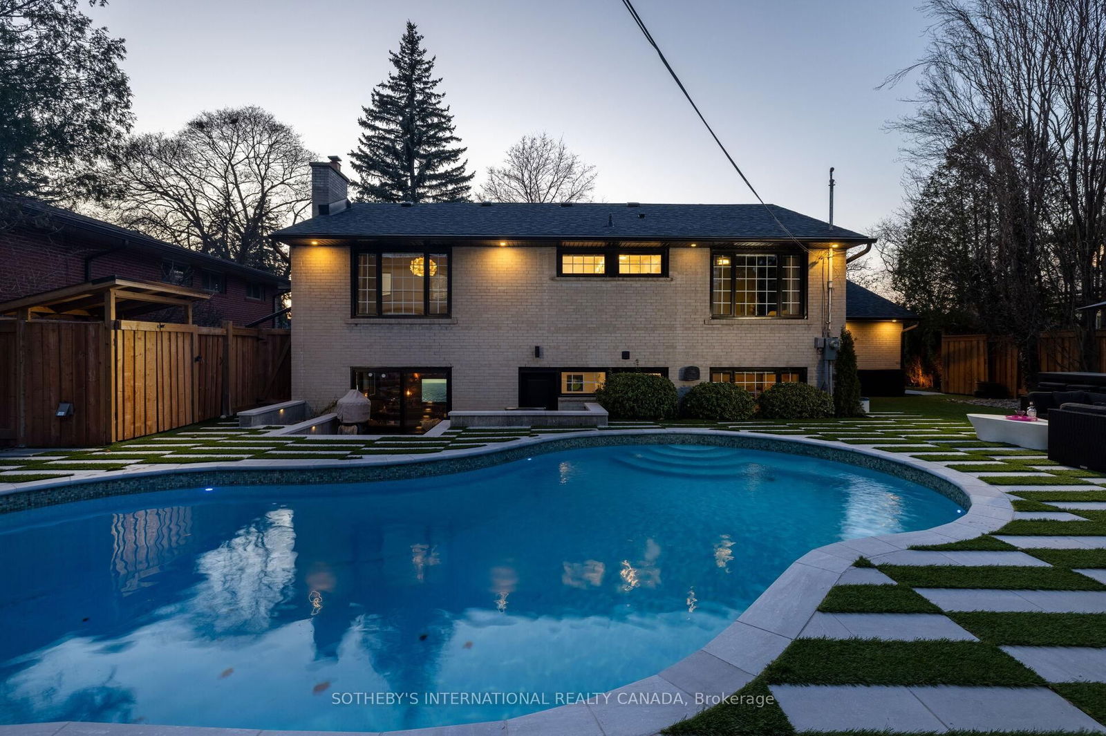 Detached House for sale at 15 Ravensbourne Crescent, Toronto, Princess-Rosethorn, M9A 2A7 - MLS: W12164906