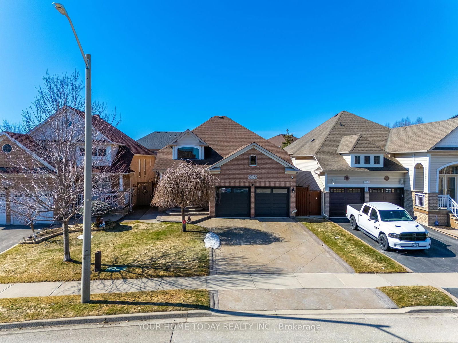 Detached House for sale at 208 Van Scott Drive, Brampton, Northwest Sandalwood Parkway, L7A 1V9 - MLS: W12164985