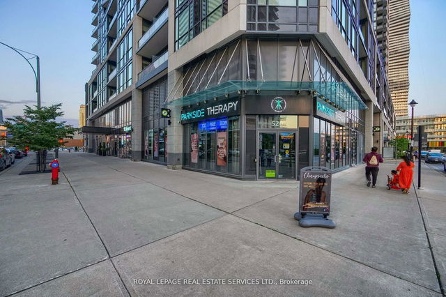 3303 - 510 Curran Place