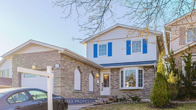 2416 Malcolm Crescent