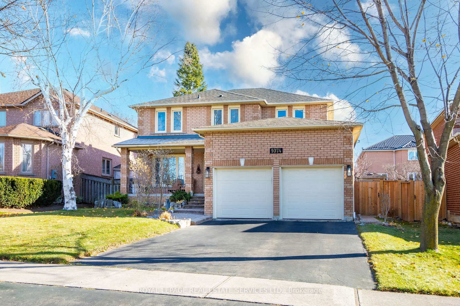 Detached House for sale at 1074 Bradbury Chse, Mississauga, East Credit, L5V 1J7 - MLS: W12165254