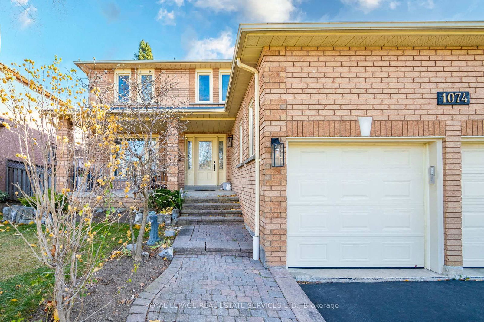 Detached House for sale at 1074 Bradbury Chse, Mississauga, East Credit, L5V 1J7 - MLS: W12165254
