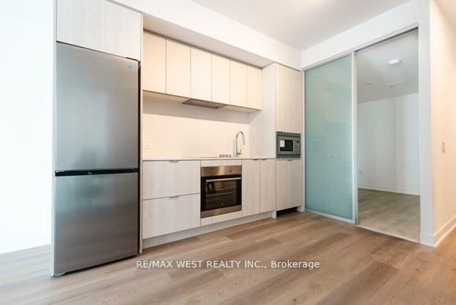 412 - 86 Dundas Street