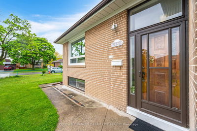 35 Guiness Ave, Toronto - West Humber-Clairville image-0-3