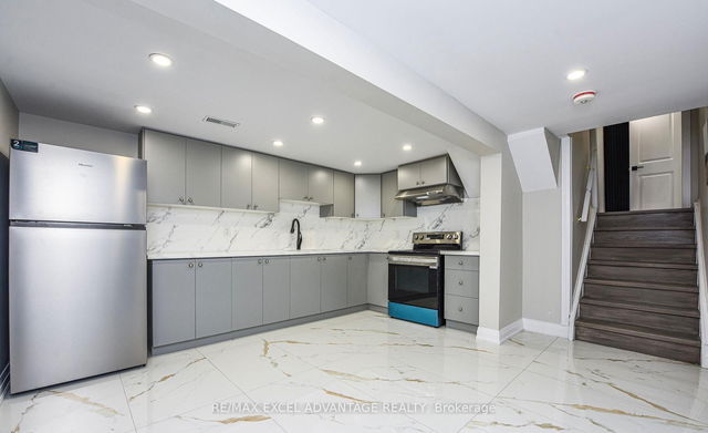 Lower - 819 Eaglemount Crescent
