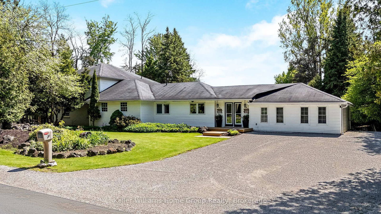 Detached House for sale at 11170 Fifth Line, Milton, Rural Nassagaweya, N0B 2K0 - MLS: W12165871