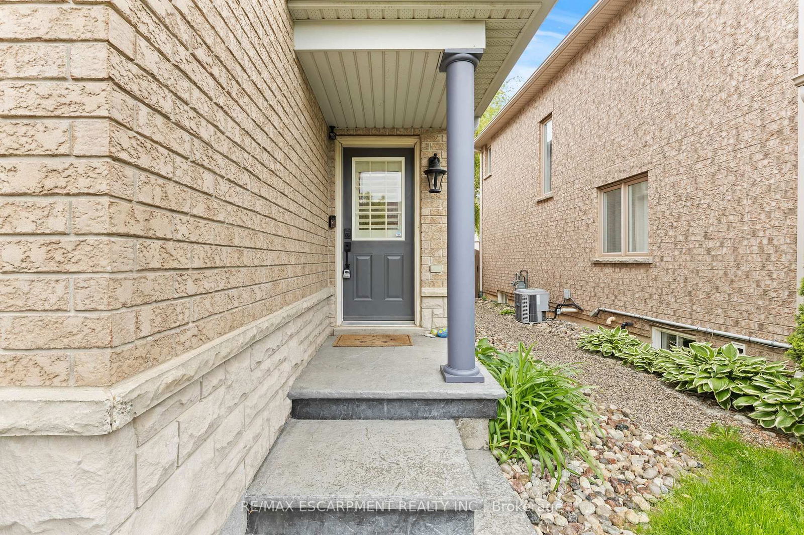 Semi-Detached House for sale at 4802 Thomas Alton Boulevard, Burlington, Alton, L7M 0J5 - MLS: W12165900