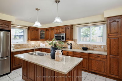 521 Vanier Dr, Milton - Bronte Meadows image-0-2