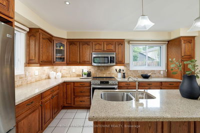 521 Vanier Dr, Milton - Bronte Meadows image-0-3