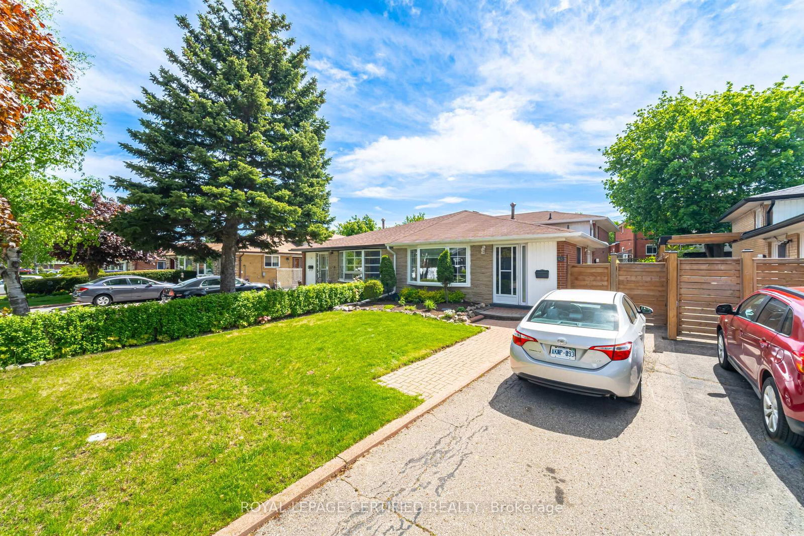 Semi-Detached House for sale at 43 Grange Drive, Brampton, Northwood Park, L6X 2H1 - MLS: W12166285