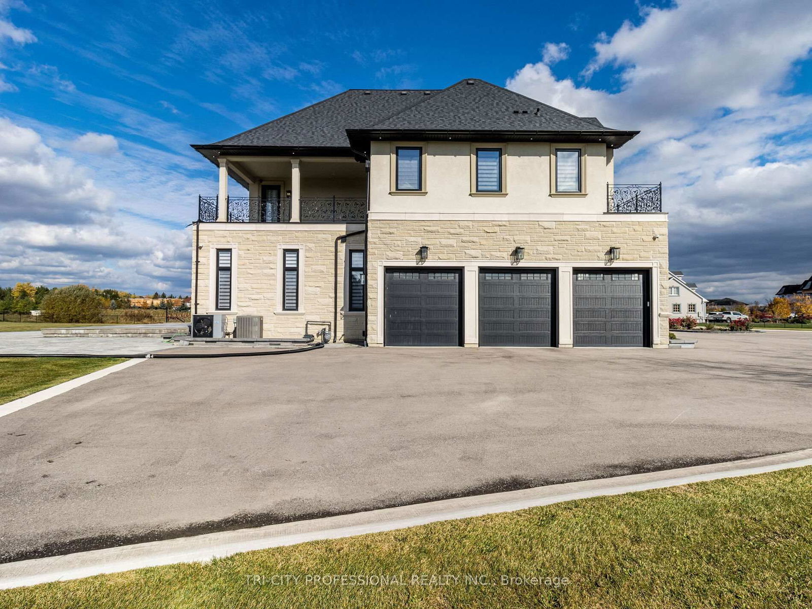 Detached House for sale at 27 Morris Court, Brampton, Toronto Gore Rural Estate, L6P 0G7 - MLS: W12166305