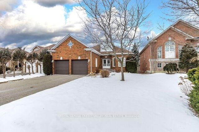 15 Kirkwood Crescent