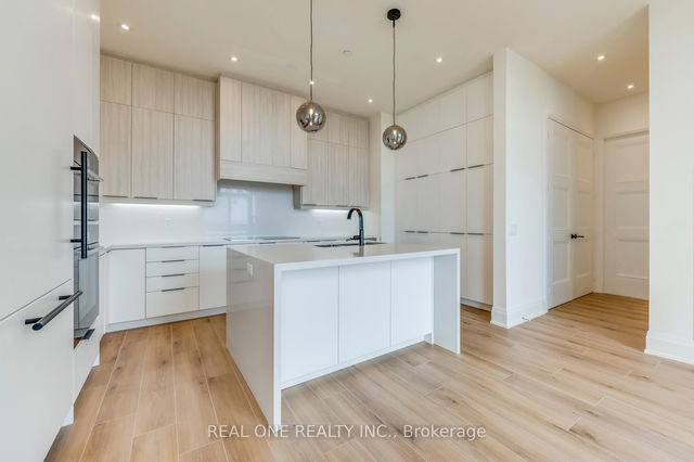 815 - 509 Dundas Street