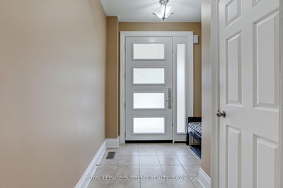 10 Sergio Marchi St, Toronto - Downsview-Roding-CFB image-0-2