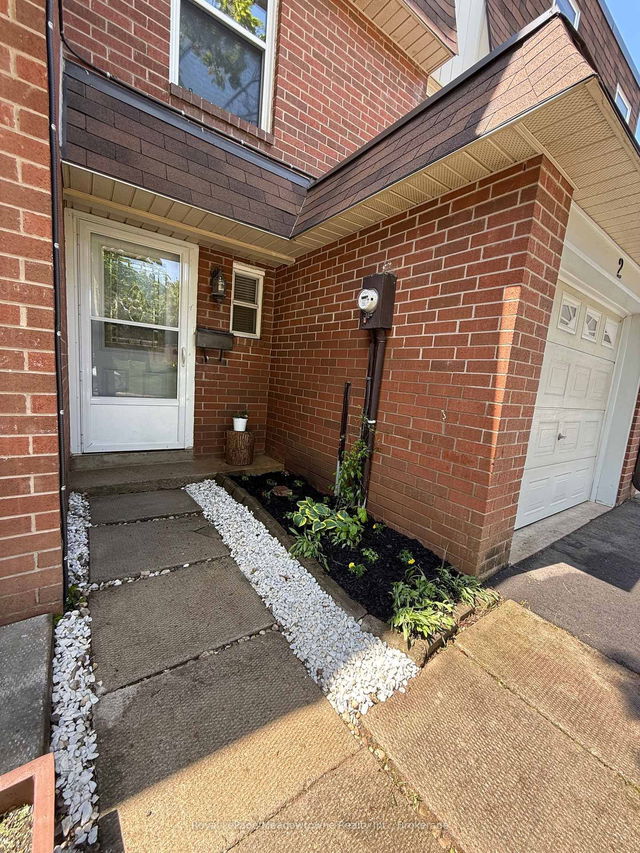 2 - 235 Bronte Street