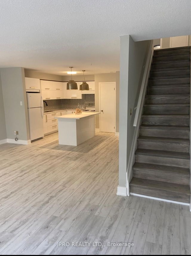 4138 Dundas Street