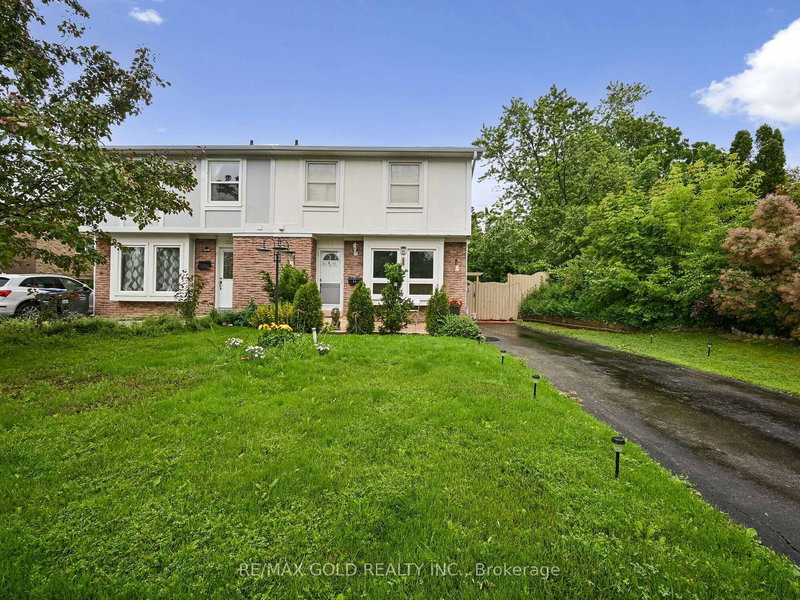 98 Centre St N, Brampton, L6V 2Z3 | Image 2