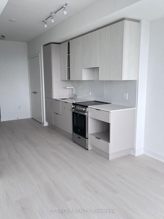 3505 - 3900 Confederation Parkway