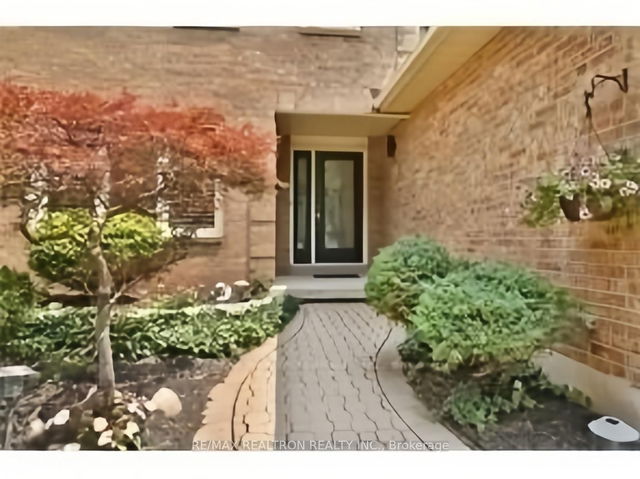 1119 Notley Crescent