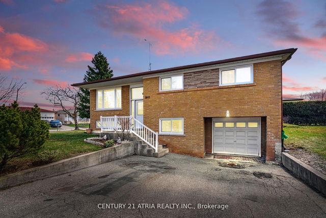 3813 Bayswater Crescent