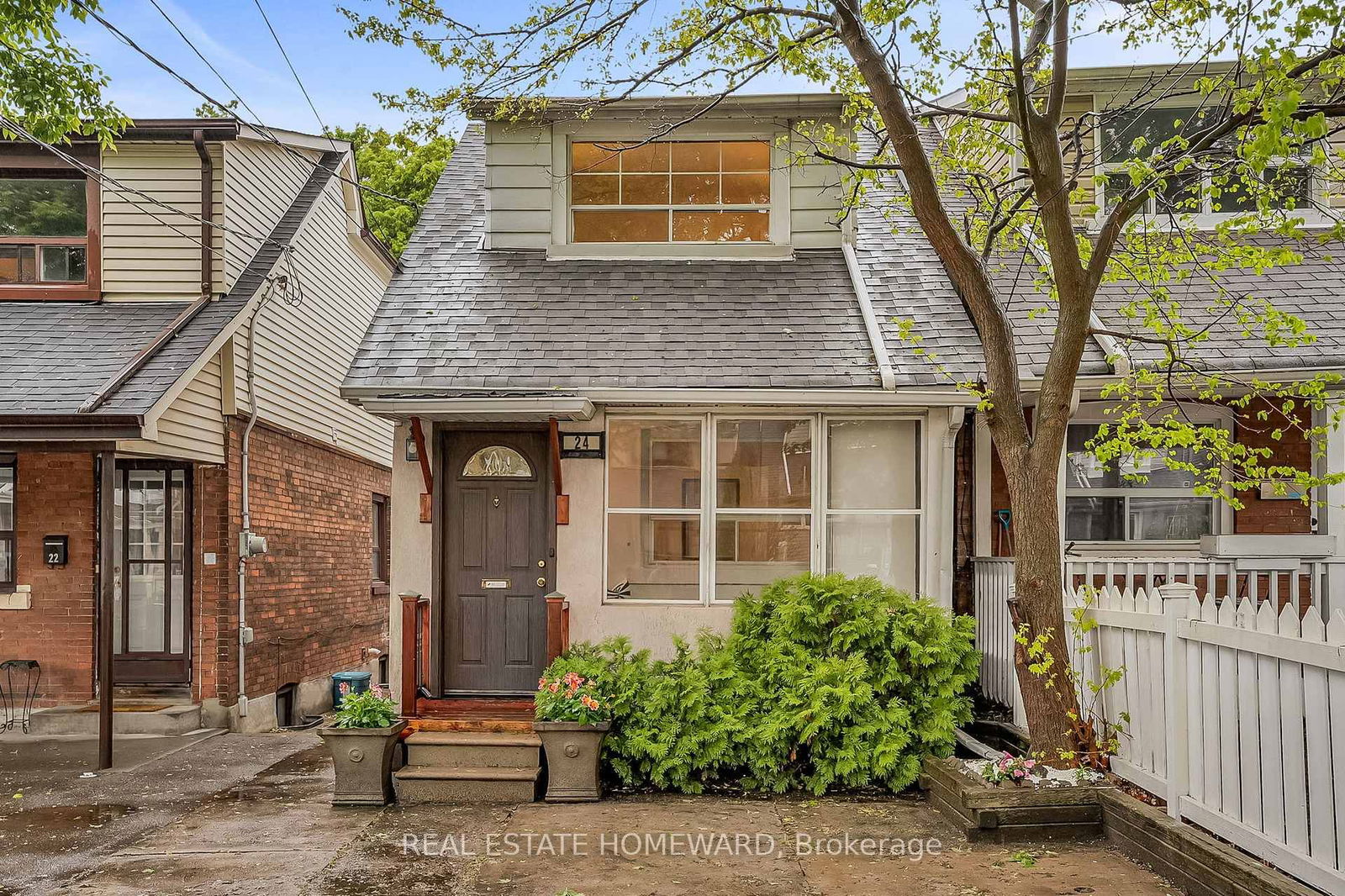 Detached House for sale at 24 Norval Street, Toronto, Rockcliffe-Smythe, M6N 3Z2 - MLS: W12168586