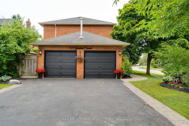 1125 GRANDEUR Crescent