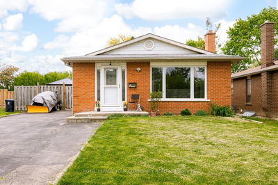 16 Midhurst Dr, Toronto - West Humber-Clairville image-0-1