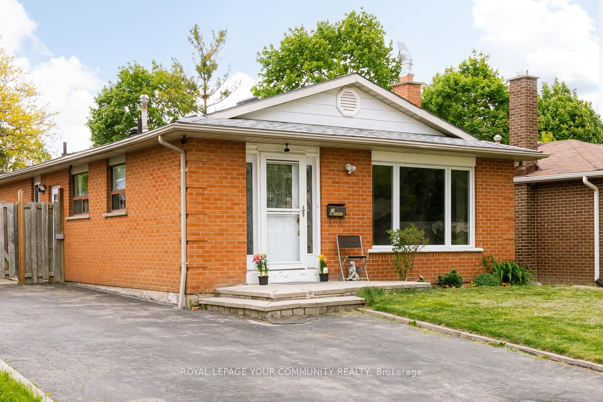 Detached House for sale at 16 Midhurst Drive, Toronto, West Humber-Clairville, M9V 1Z7 - MLS: W12169186