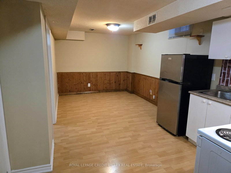 BSMT - 15 Twin Pines Cres, Brampton, L7A 1M6 | Image 3