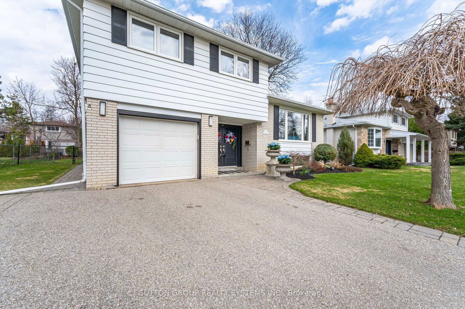 Detached House for sale at 11 Richmond Drive, Brampton, Brampton East, L6W 2E7 - MLS: W12169848