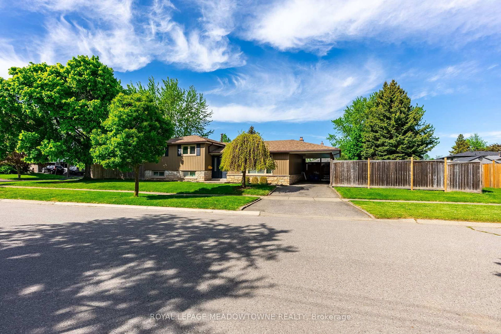 Detached House sold at 23 Marilyn Crescent, Halton Hills, Georgetown, L7G 1K3 - MLS: W12170061