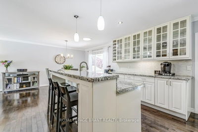726 Applewood Cres, Milton - Dorset Park image-0-4