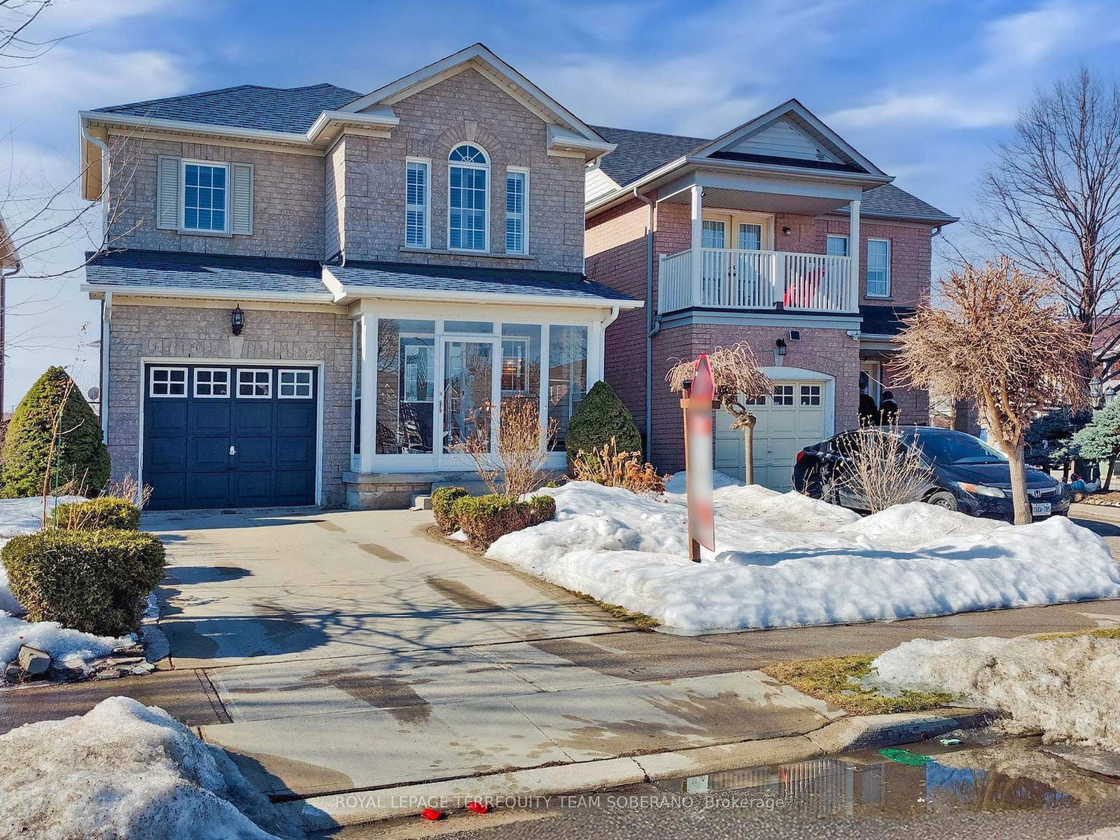Detached House for sale at 4 Dunlop Court, Brampton, Fletcher's Meadow, L6X 4Z8 - MLS: W12170161