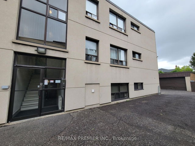 Lower Lvl 1-bdrm unit - 2637 Keele Street