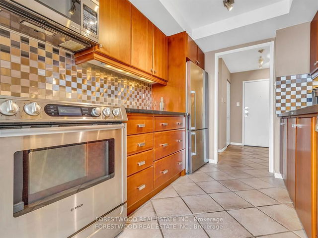 1203 - 1155 Bough Beeches Boulevard