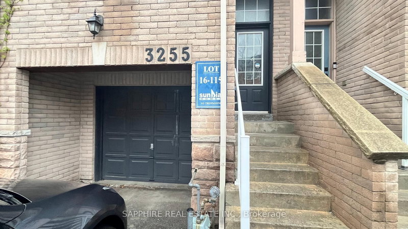 3255 Redpath Circ, Mississauga, L5N 8R3 | Image 2