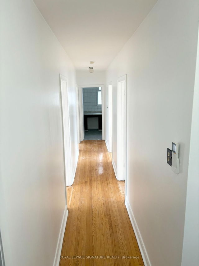 2nd floor Room1 - 214 Queenslea Avenue