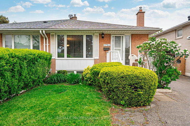 1784 Sandgate Crescent