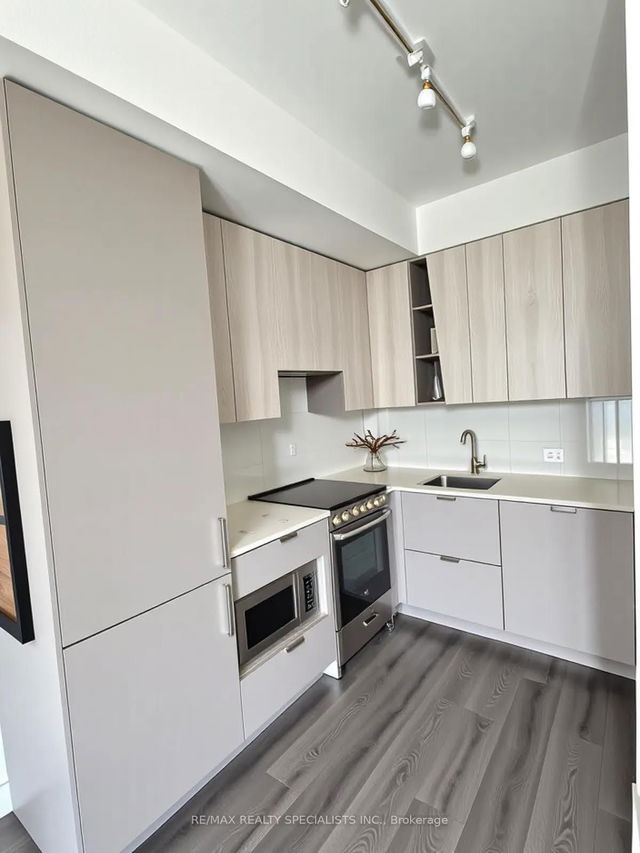 1010 - 3883 Quartz Road
