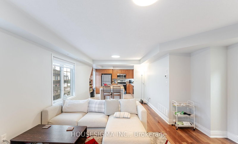 3 - 760 Neighbourhood Circ, Mississauga, L5B 0B6 | Image 3